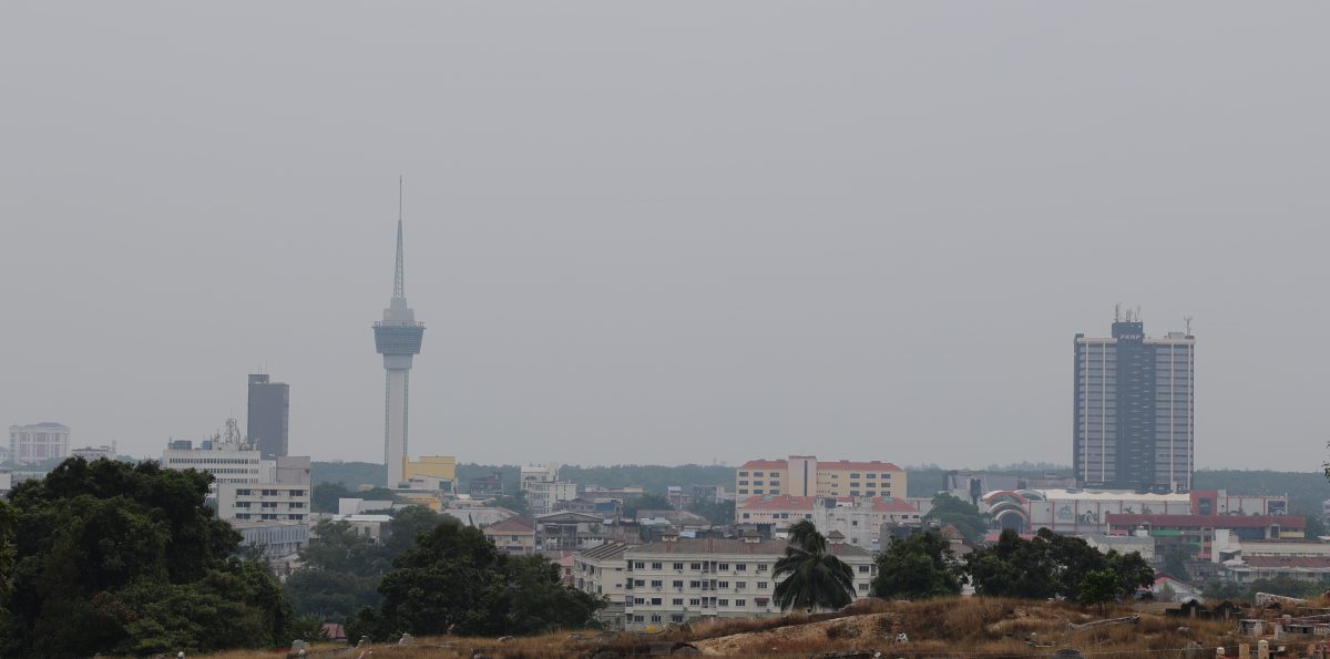 东:关丹市区半夜巨响引好奇,警方消拯局未接投报不知源头。