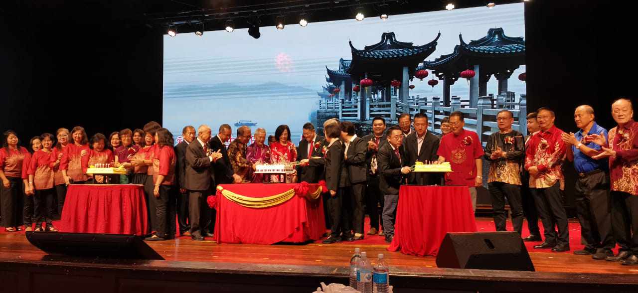 东：吉兰丹潮州会馆庆祝成立65周年纪念暨筹募韩思堂装修基金联欢晚宴，成功达标筹获11万令吉。