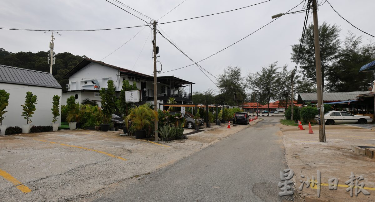 东:屠妖节连假掀起度假潮,关丹旅游景点民宿客房预订爆满。