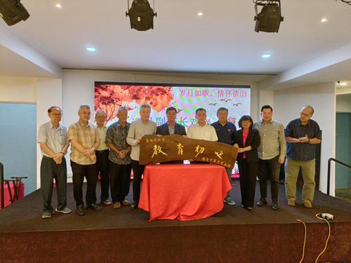 东：方天兴呼吁政府，对独中提供一切必要的协助与资助，推动社会和国家的教育发展更为多元、普及化，实现百花齐放的目标。