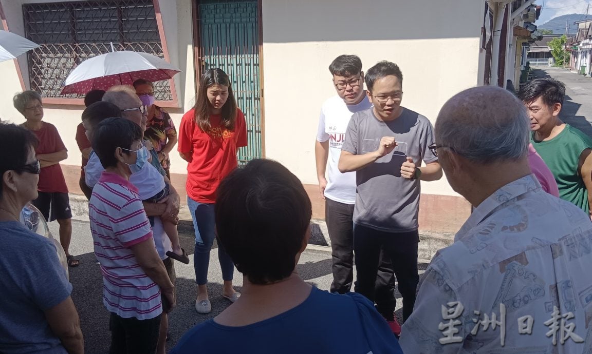 仙花园后巷马路龟裂凹陷 怡市长:尽快明年展开维修工程