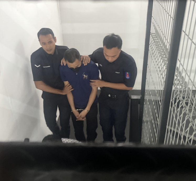 伍长被控致伤妻子 踢 掌掴 用篮子打