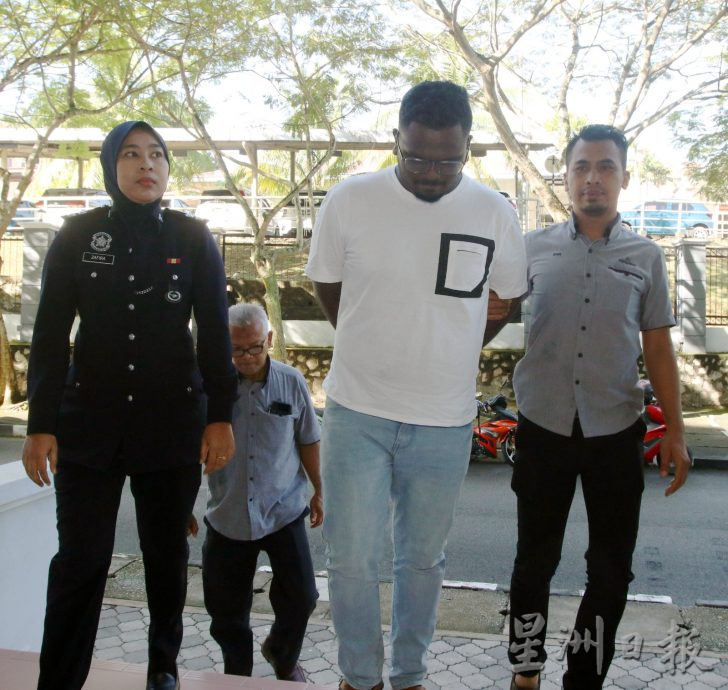 供星洲网:“马路中央燃放爆竹”被罚8000,被告一度被最高刑罚吓懵