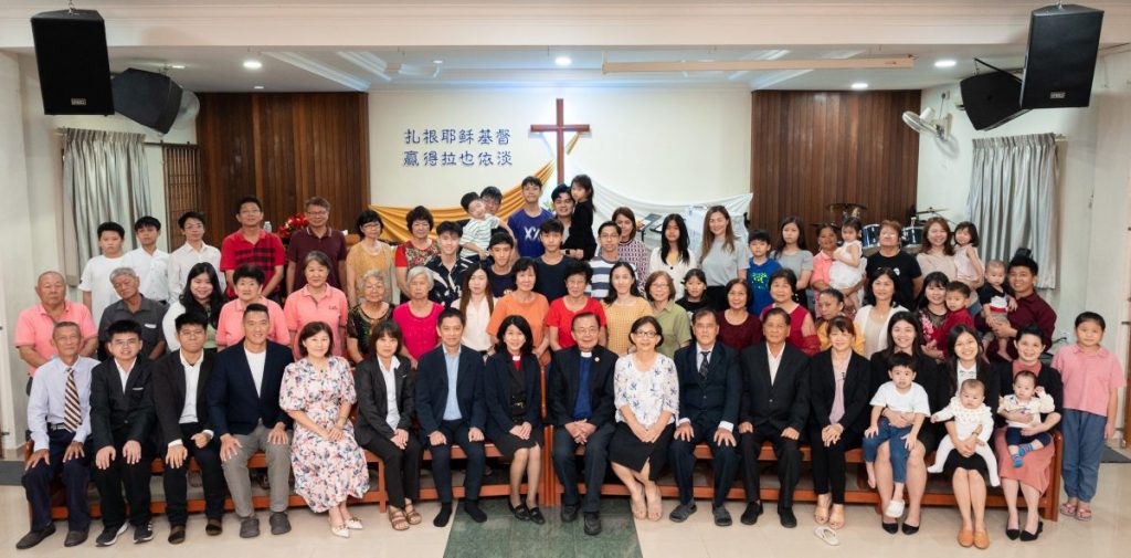 信仰牵引 凝聚家庭和睦 三代同堂主日其乐融融