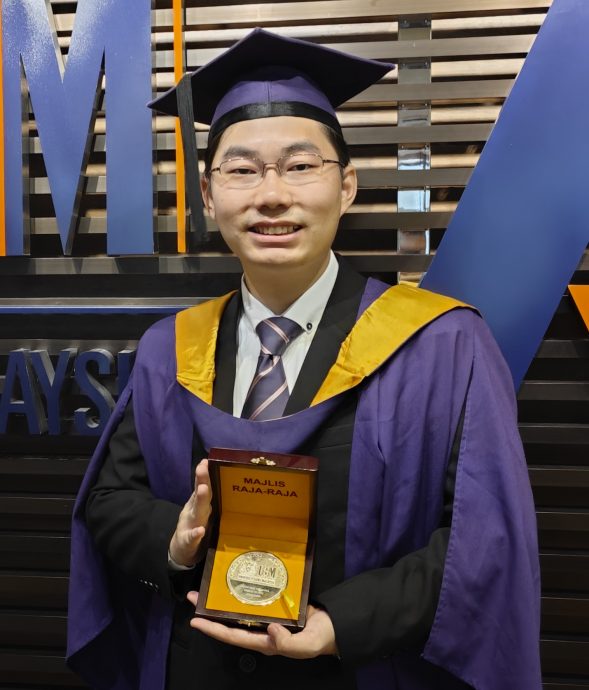 停学3年靠毅力谱写非凡人生 狼疮患者圆学士梦