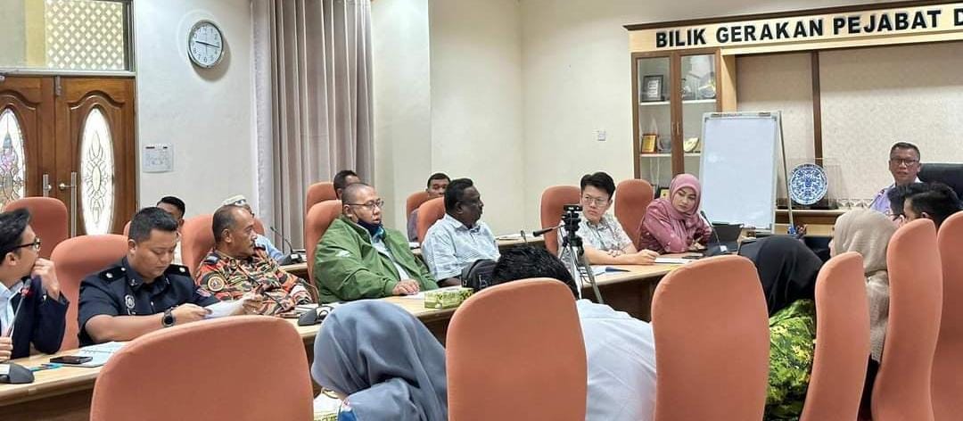 全国:森林局勘察武吉丁宜山顶找出山洪源头