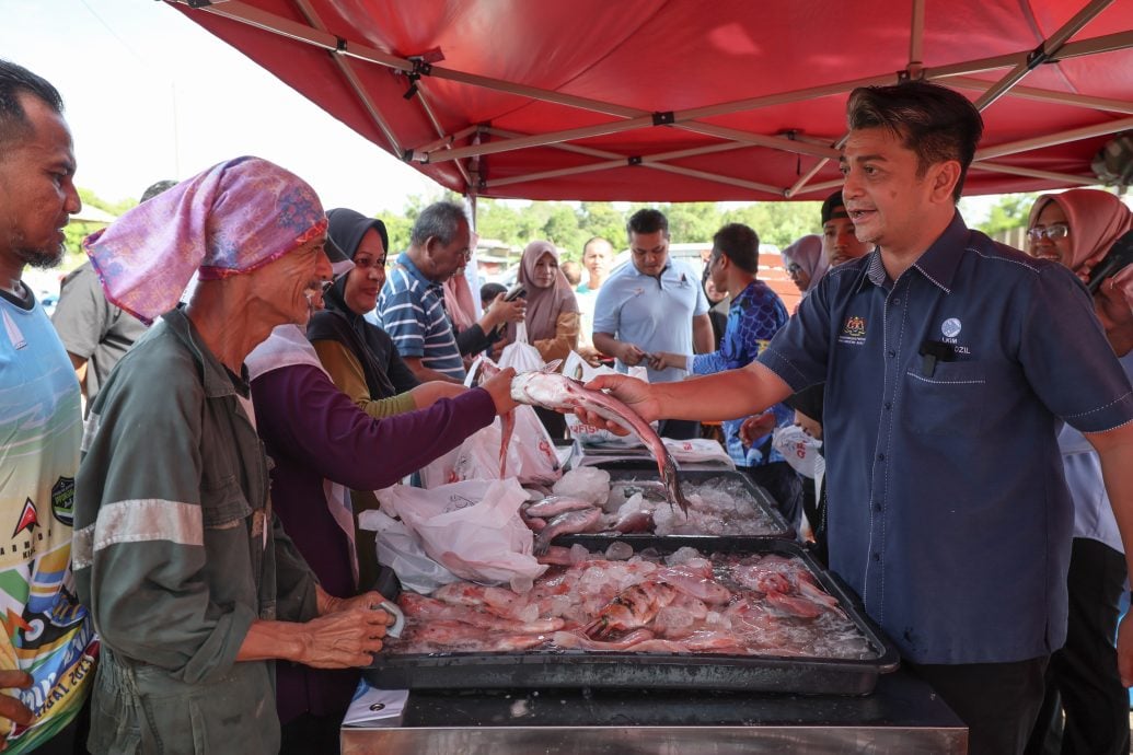 全:马来西亚渔业发展局(LKIM)主席莫哈末法依兹指出,尽管迈入东北季候风季节,但这并不足以成为胡乱调涨本地渔获价格的理由。