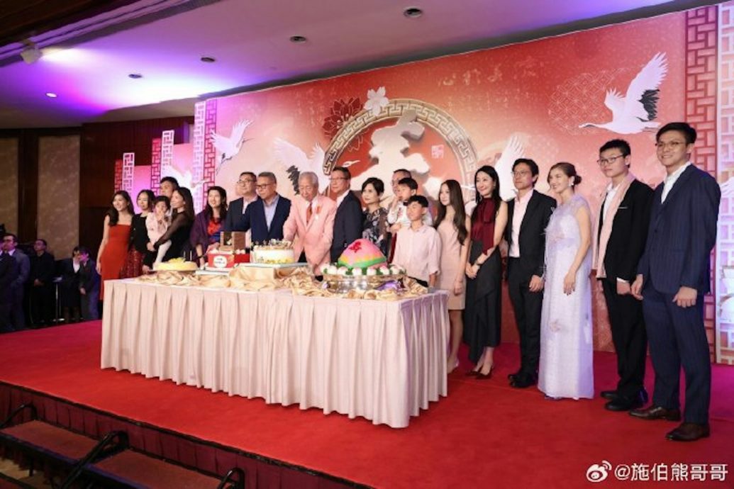 出席百亿男友爷爷是寿宴 吴千语身材圆润飘孕味