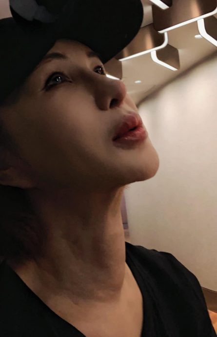 利菁排队等换眼角膜 自我喊话：得坚强