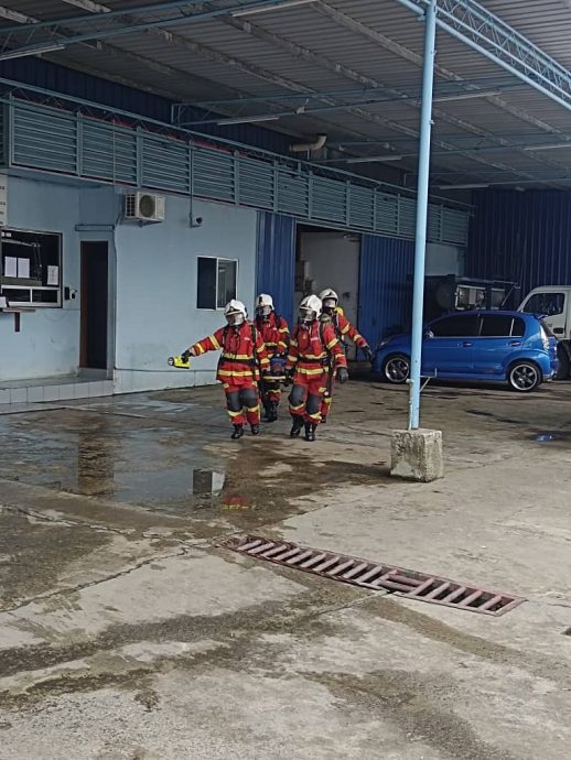 制冰厂氨气泄漏 13人中毒