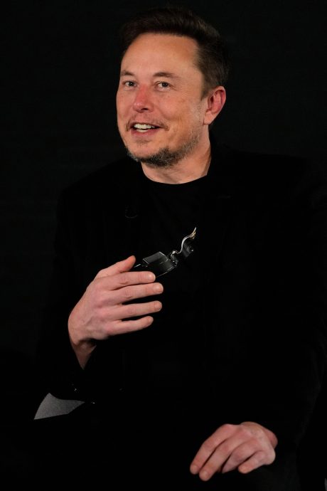 剑指ChatGPT 马斯克推出AI机器人Grok