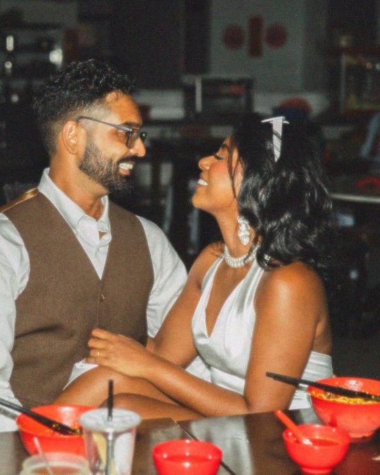 华人辣椒板面店拍婚照 印裔新人:因我们爱情从板面开始