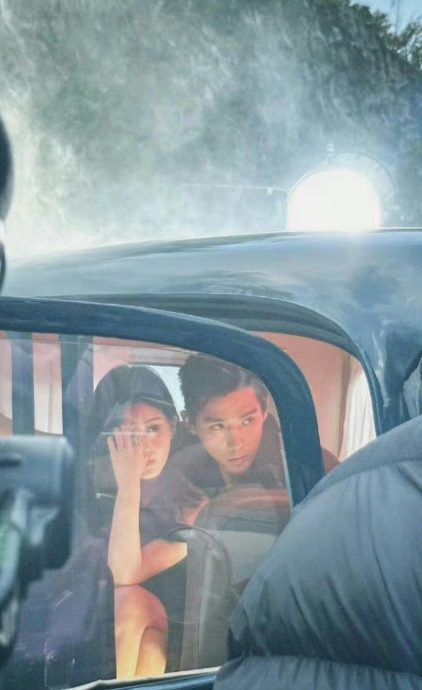 吐口香糖放助理手 赵露思挨轰耍大牌