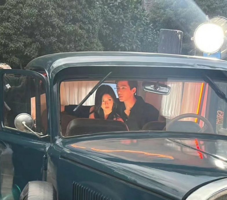 吐口香糖放助理手 赵露思挨轰耍大牌