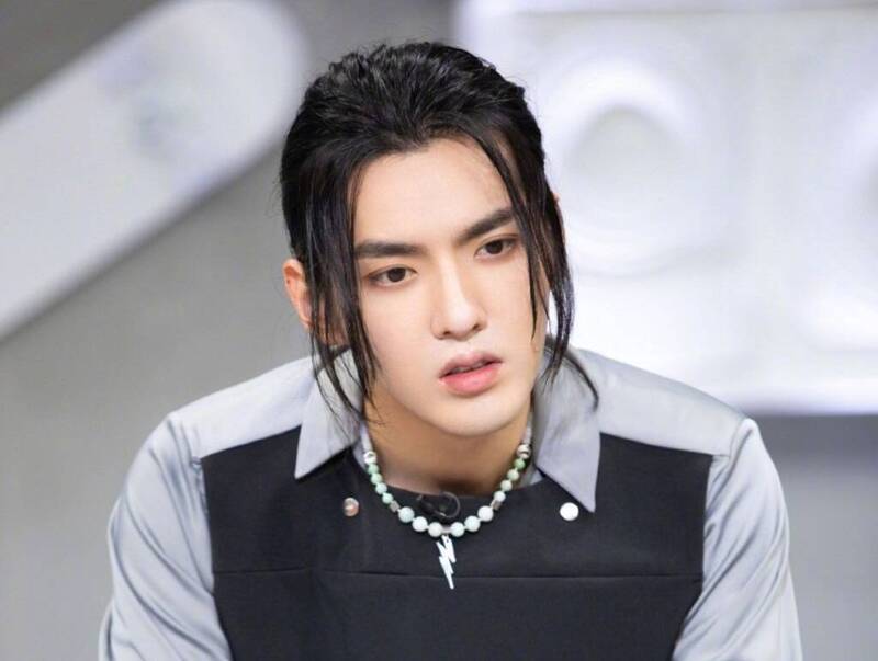 吴亦凡是无辜的?都美竹写手撰长文认造假