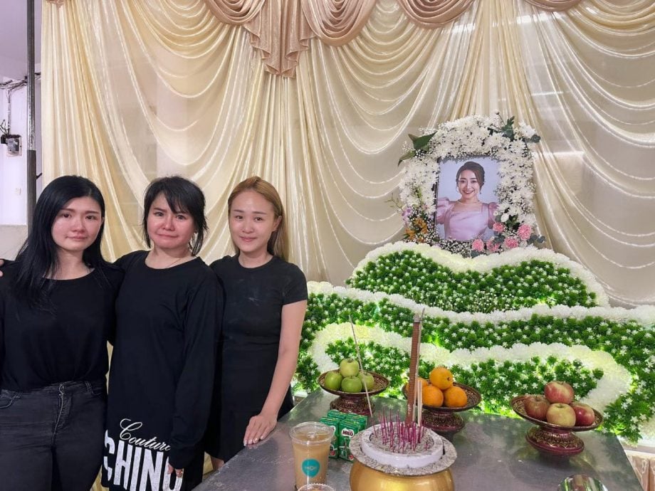 告别庄群施 “四个女生”另类合体