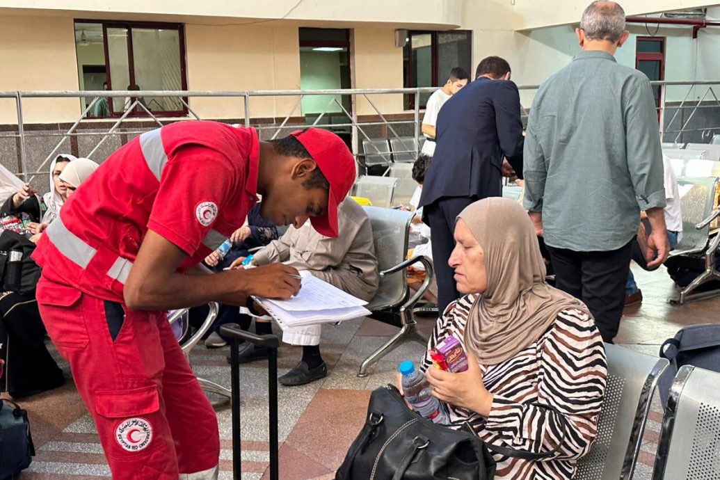 埃及:76名伤患335外国护照持有者已从加沙入境