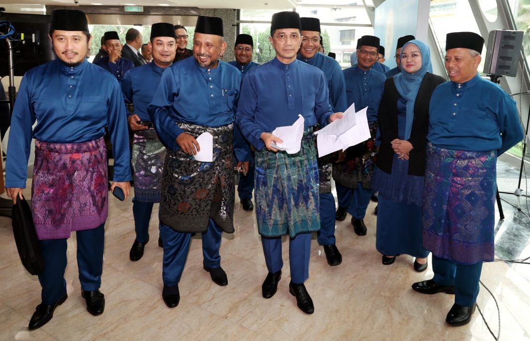 大都会/雪反对党不满委员会名额减少和更换,扛上议长集体离席!