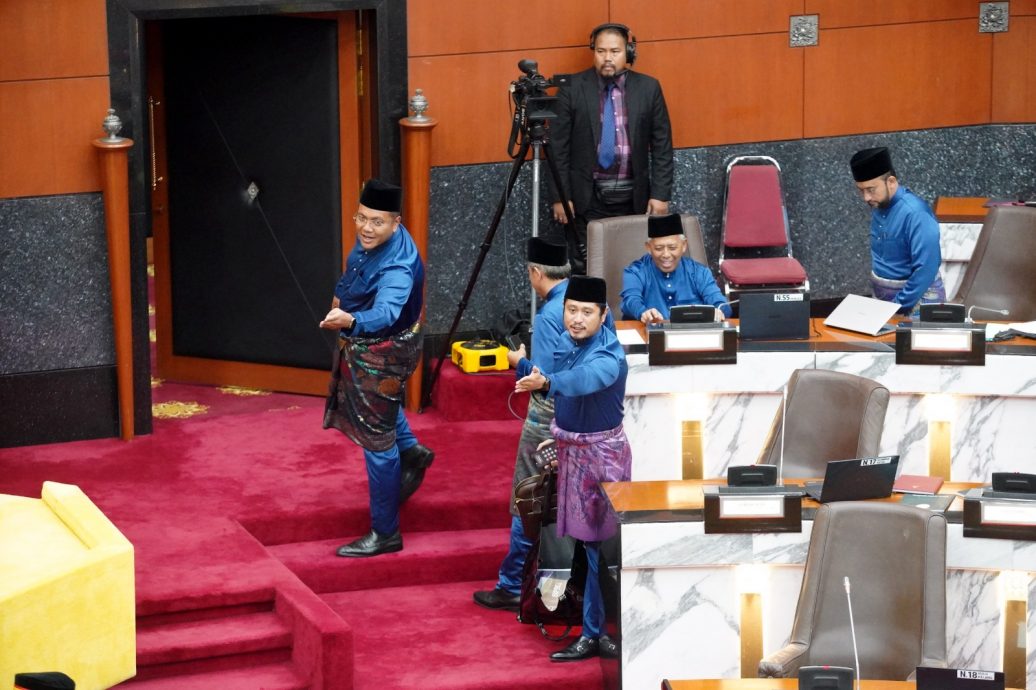 大都会/雪反对党不满委员会名额减少和更换,扛上议长集体离席!