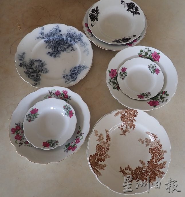 大霹雳封底主文／【老茶室情怀】／广丽香茶室走过近70年​ 茶餐具都化身成了古董  