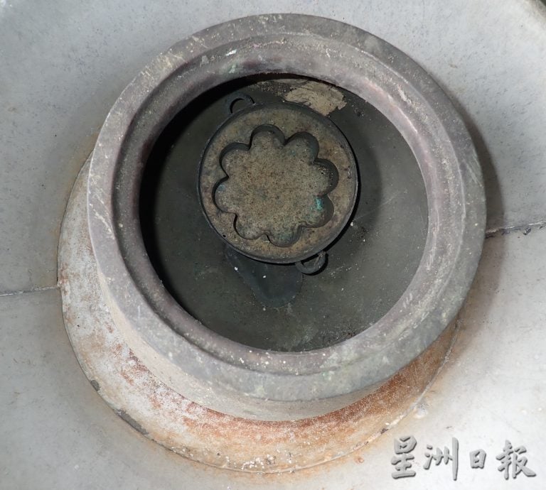 大霹雳封底主文/【老茶室情怀】/广丽香茶室走过近70年 茶餐具都化身成了古董