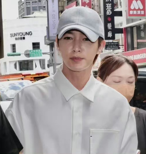 大马填词人拥耀乐性爱视频 与炎亚伦同案被起诉