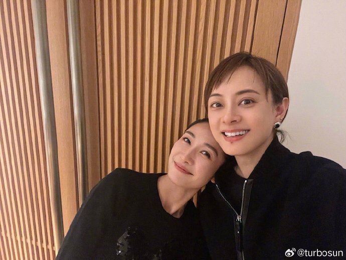 孙俪同框《甄嬛传》反派 超冻龄美貌网惊呆