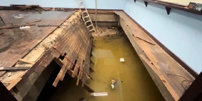 学校地板坍塌 逾20学生受伤