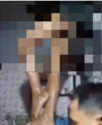 学生潜店家偷窃 头卡天花板  大喊“Tolong” 更尿失禁