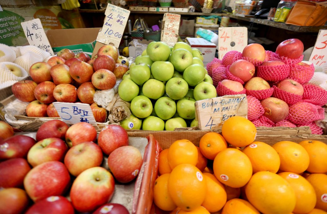 小贩生意受影响 马币弱进口水果涨价