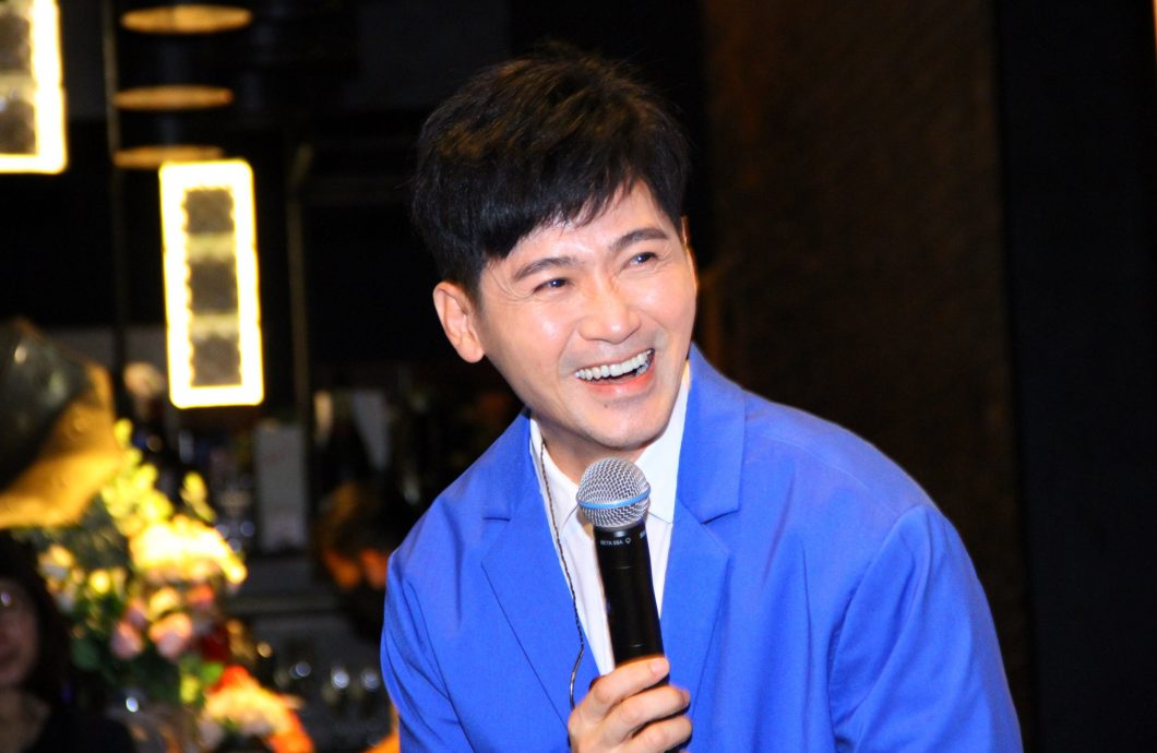 已故父亲AI现身泪崩 易桀齐曝收1令吉218开唱