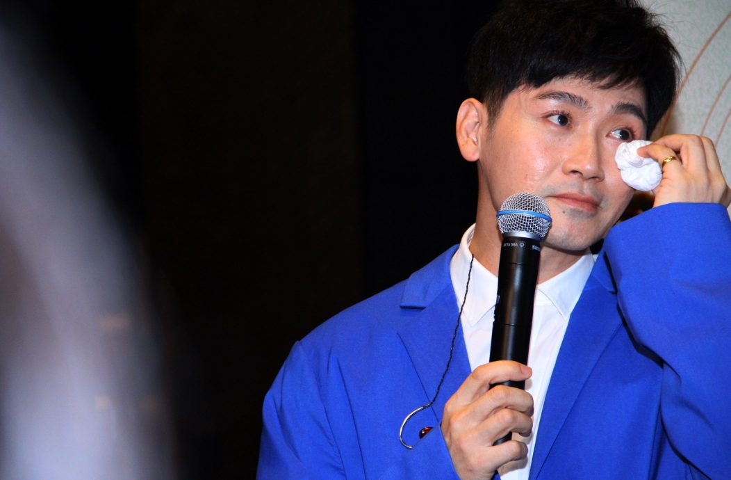 已故父亲AI现身泪崩 易桀齐曝收1令吉218开唱