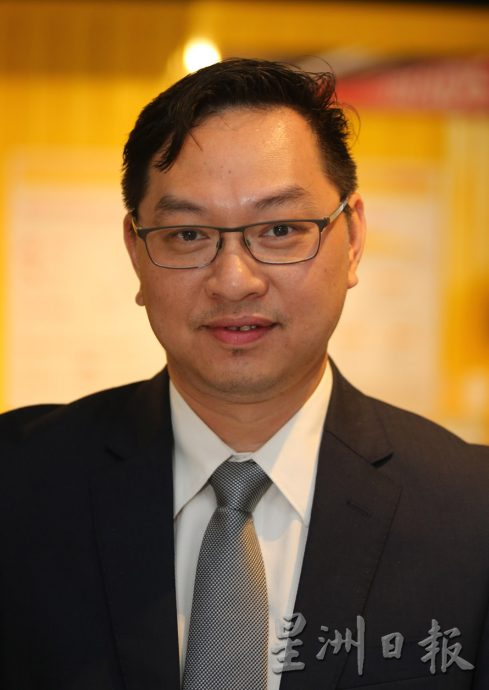 **已签发**柔:地不佬区近来塞车严重,潘伟斯:大小工程同时开工之故
