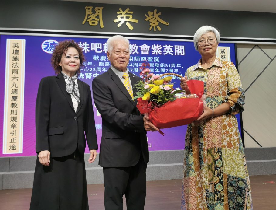 **已签发**柔:社团版头条:峇紫英阁突破目标,筹逾180万洗肾赠医基金