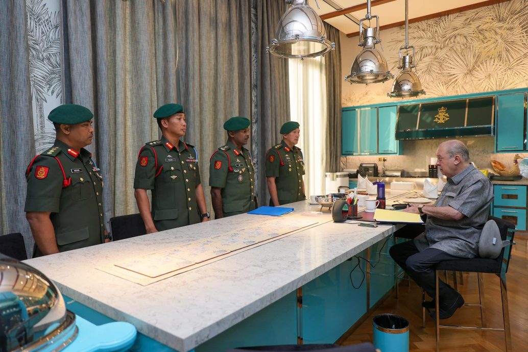 **已签发**柔:第三版假头:柔苏丹聆听第21特别行动小组汇报