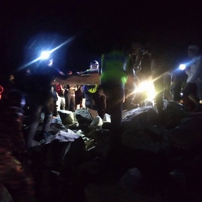 **已签发**柔：钓鱼坠海溺毙，10岁童遗体搁浅沙滩上