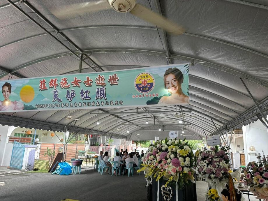 庄群施骤逝| 四千金凯儿送花圈致意 君儿曝曾受邀合作贺岁歌