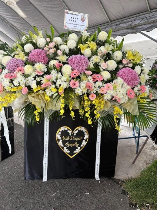 庄群施骤逝| 四千金凯儿送花圈致意 君儿曝曾受邀合作贺岁歌