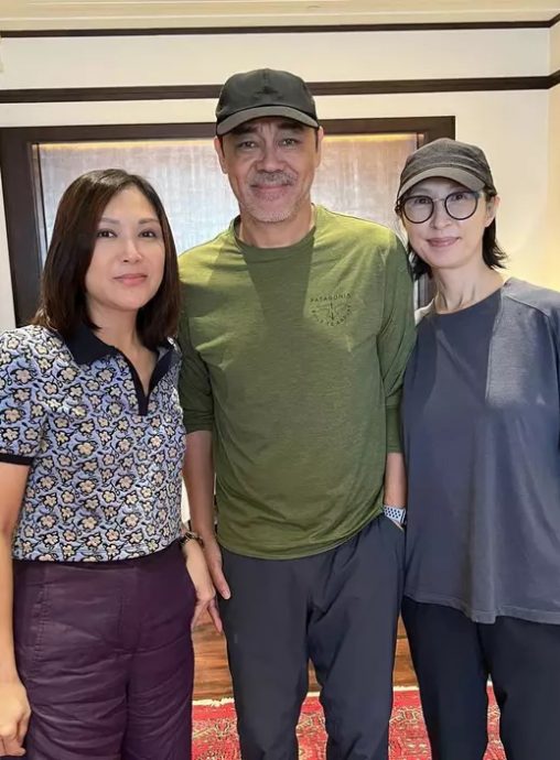 张凤妮带女儿回港探亲 偶遇刘青云夫妻喜合照