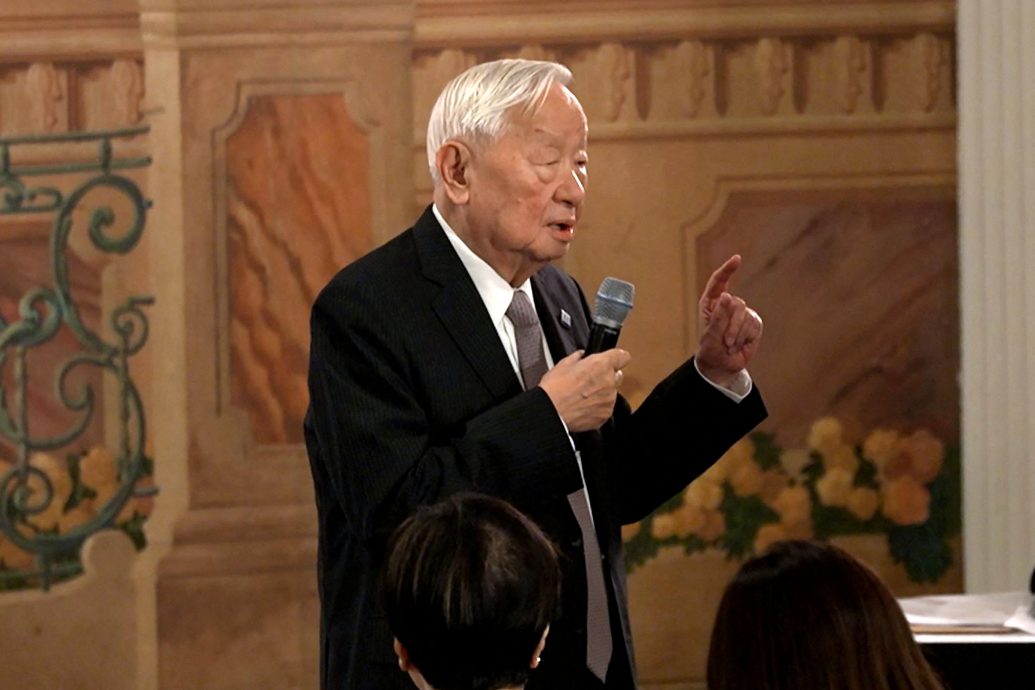 张忠谋: 习拜会有助增加台海稳定