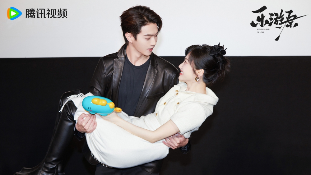 彩排吻戏都来真的 许凯景甜疑假戏真做擦出爱火