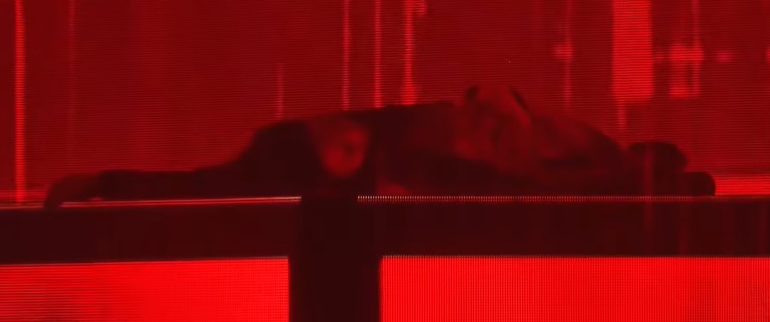 徐佳莹才唱5分掩面暴哭 舞跳一半惊喊脖子闪到