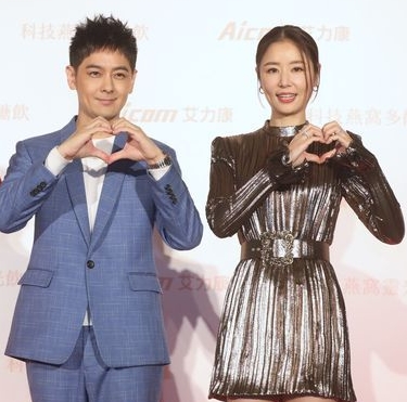 得知偶像林志颖与林心如爆绯闻 谢娜吐4字笑翻网