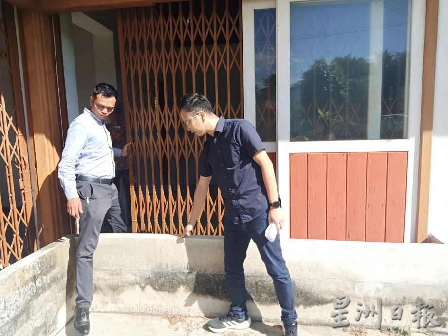 怡市政厅水沟清理水沟及改道 解决闪电水灾问题