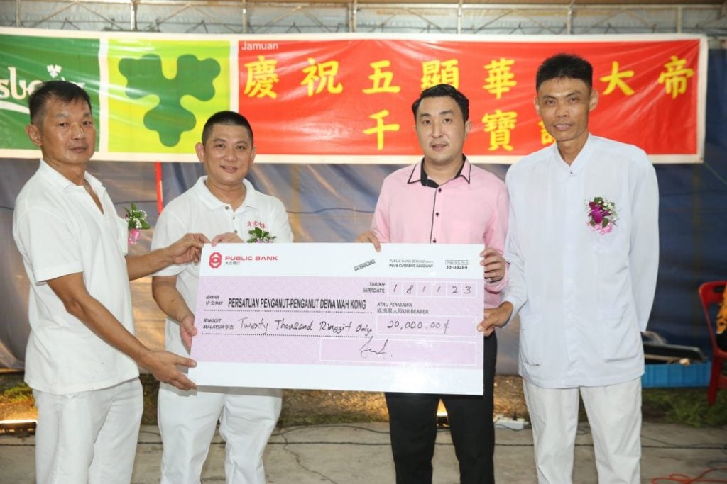 怡文冬华光庙 获古拉拨2万修厕所