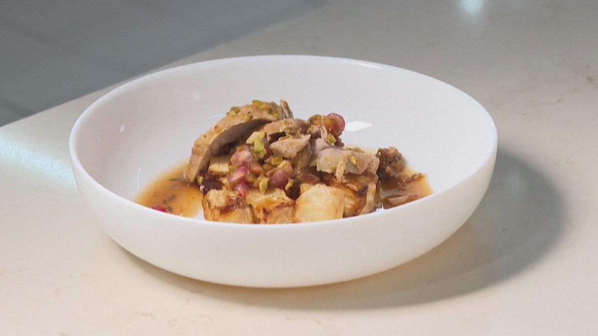 拚图)距巴黎奥运剩8个月 奥运村膳食试菜