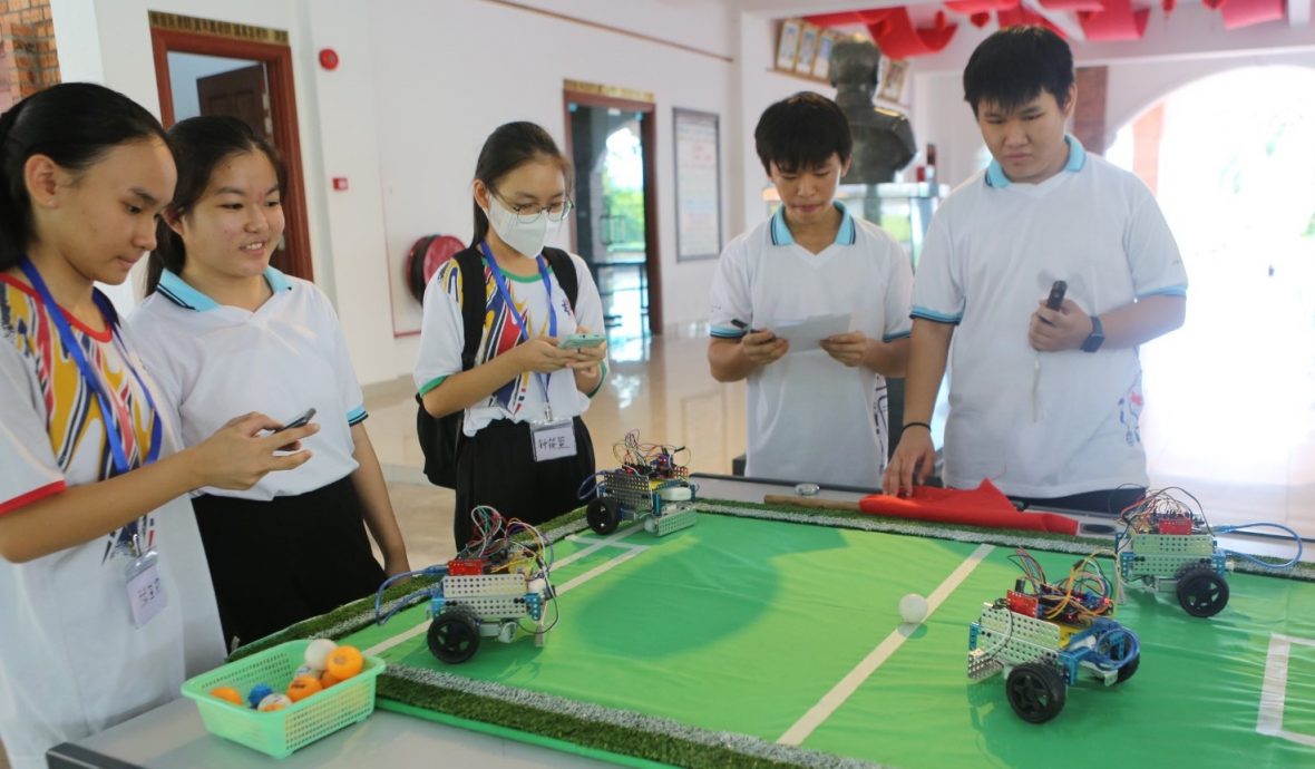 招收2024年度初一新生 崇华独中办小六生体验营