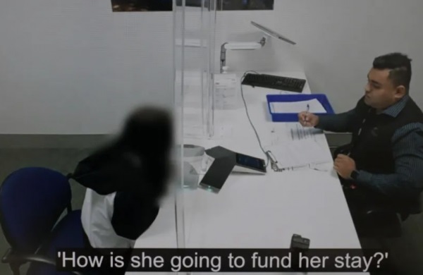 携带大量避孕套情趣用品 女子被海关拒绝入境