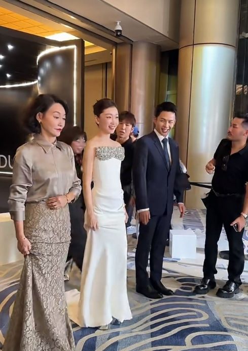 摆手急急疏散保安 吴京:不然又说我耍大牌