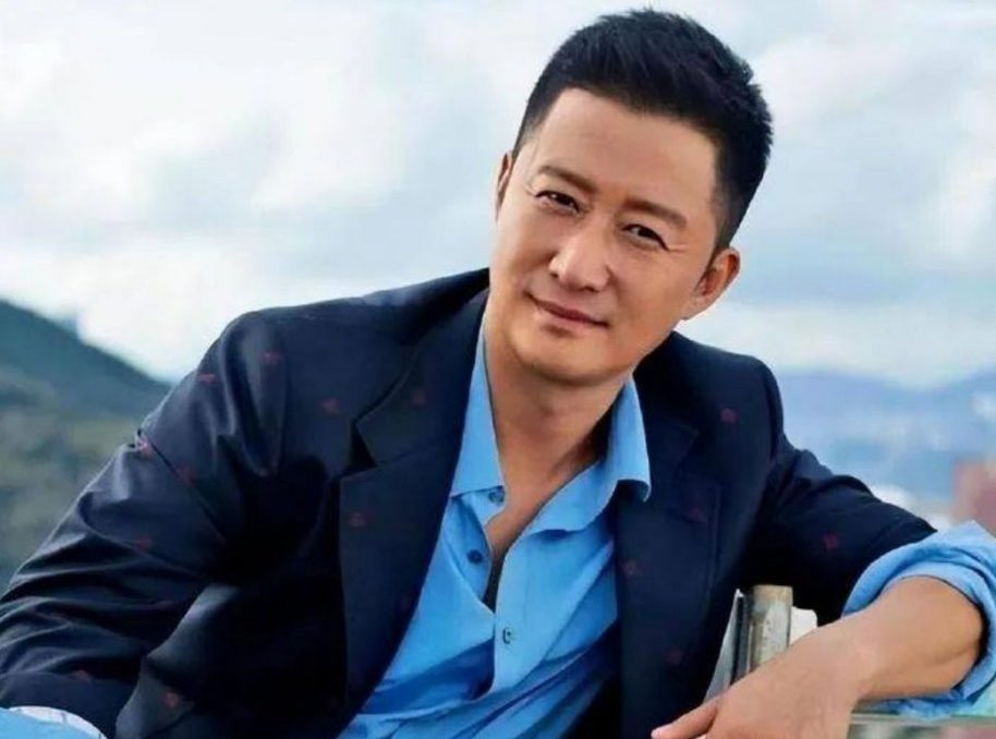 摆手急急疏散保安 吴京:不然又说我耍大牌